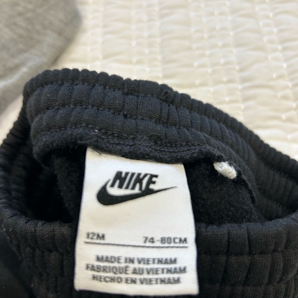 Nike Kids Black and Red Joggers and Logo Long Sleeve Tee Shirt - Picture 4 of 5